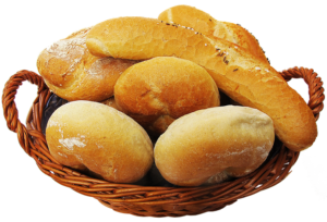 panier avec des petits pains blancs